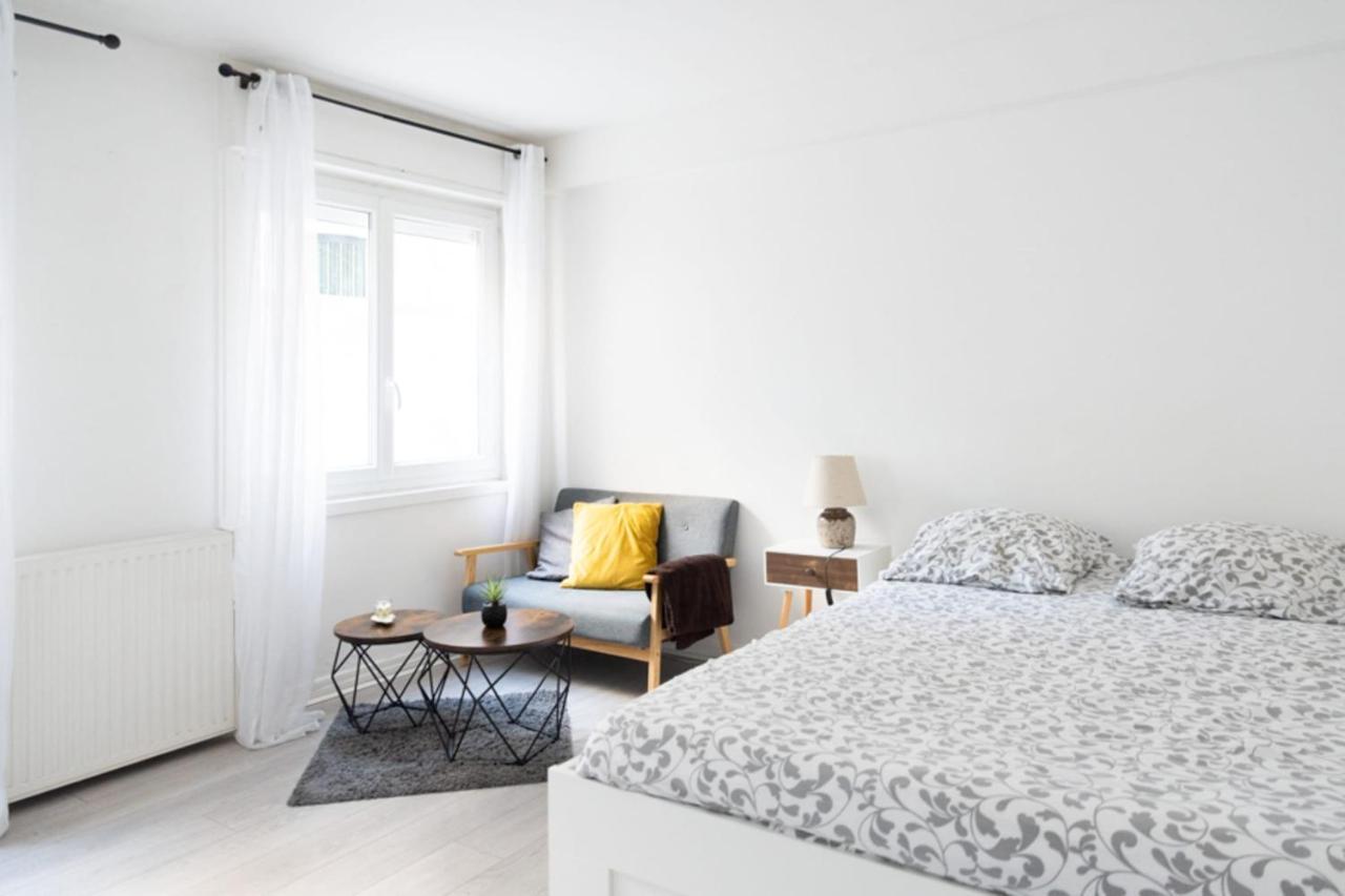 Spacious Studio In The Center Of Montmartre Paris Exteriör bild